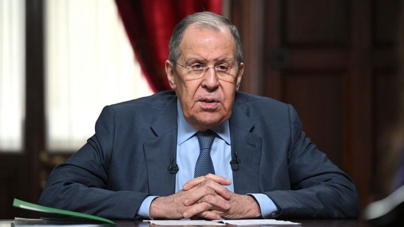 Интервью Лаврова Карлсону за час посмотрели более миллиона раз