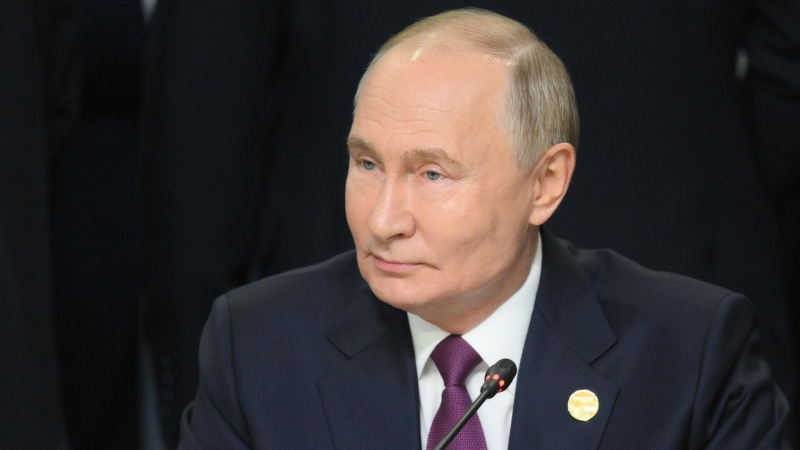 Путин назвал военно-политическую обстановку в мире непростой