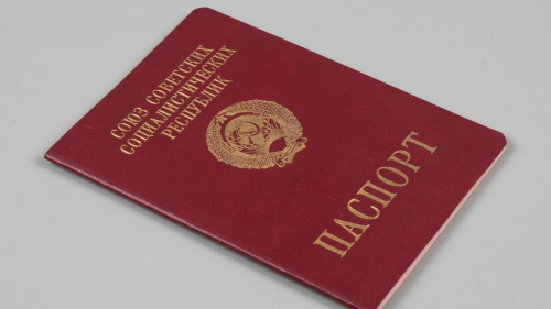 Загранпаспорт Жириновского продают на аукционе в России (фото)